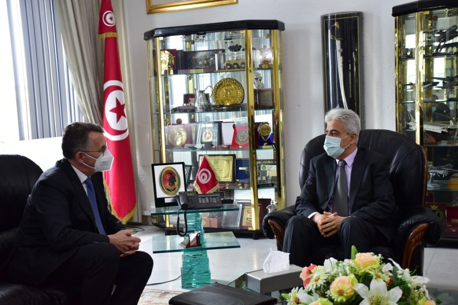 Le ministre de la Défense reçoit l'ambassadeur d'Allemagne à Tunis.