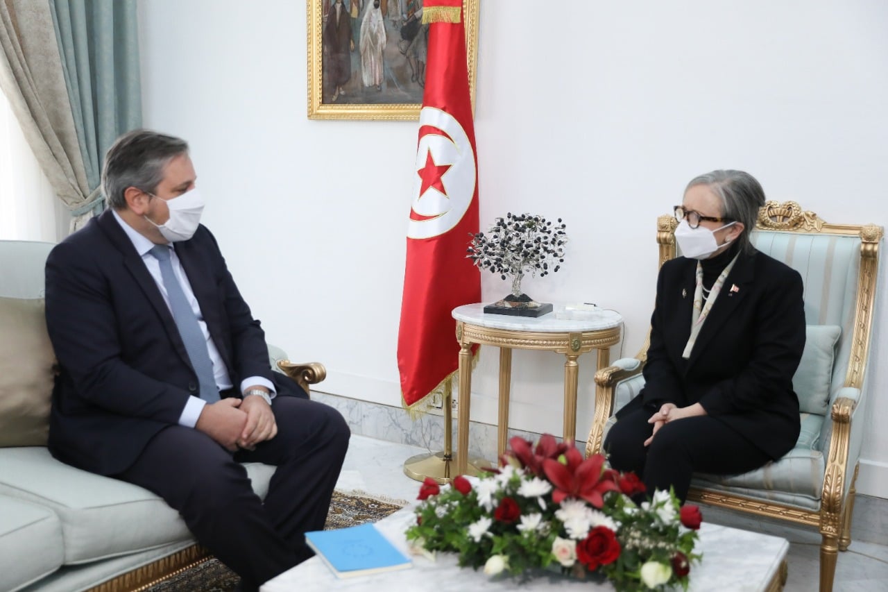 Nejla Bouden rencontre l'ambassadeur belge.