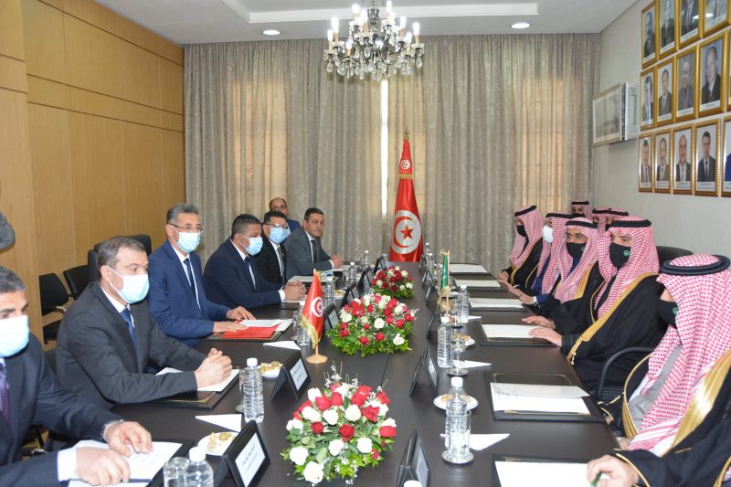 Le ministre de l'Intérieur tunisien et son homologue saoudien