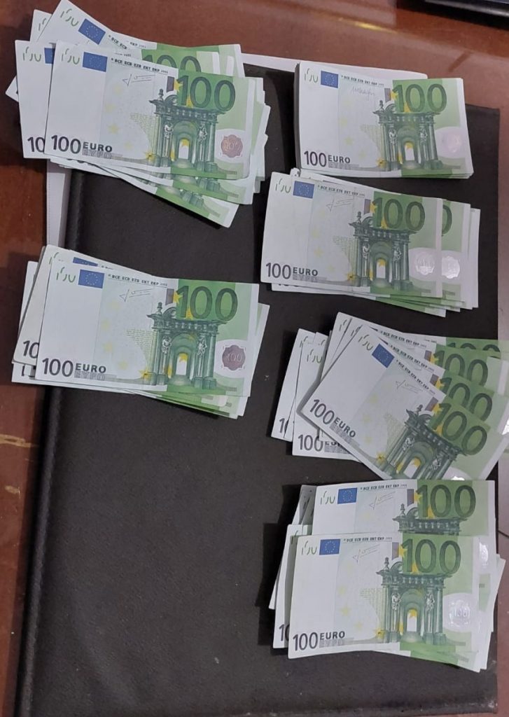 Soixante billets de type de 100 euro ont été saisis à Ferina.