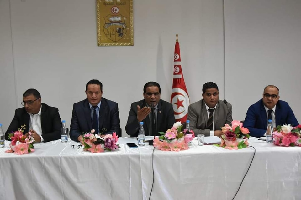 Vue de la réunion consacrée à l'examen du dossier des sociétés communautaires à Gafsa.