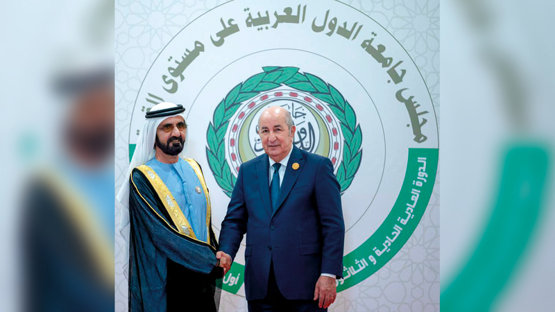 Le président algérien accueille le gouverneur de Dubaï qui représente les Emirats aux travaux du 31ème sommet arabe.