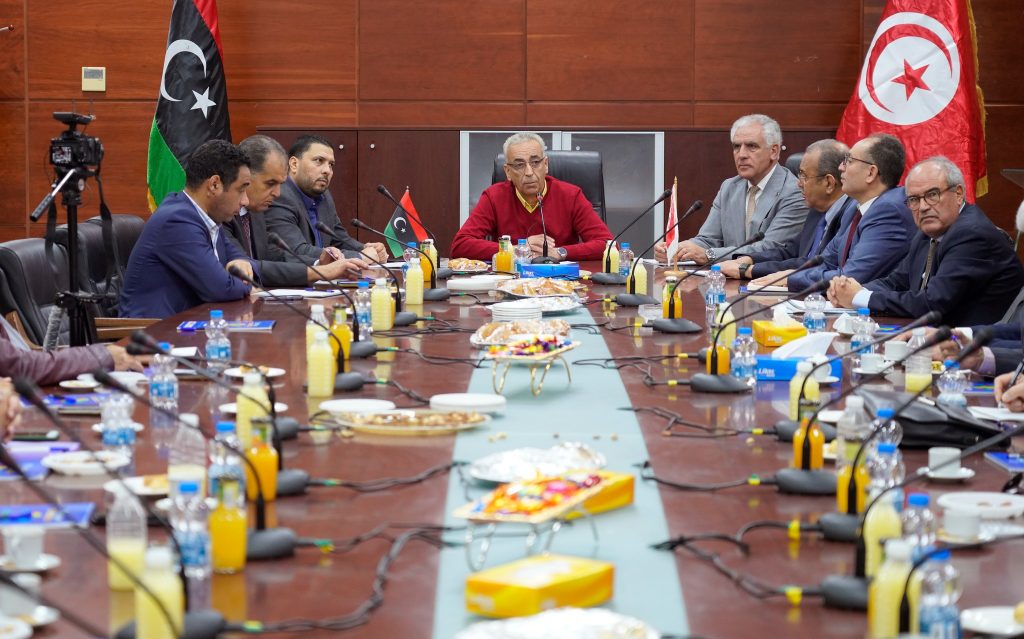 La délégation tunisienne reçue, à la fin de sa visite à Tripoli, par le ministre libyen de de l'Habitat et de l'Urbanisme......