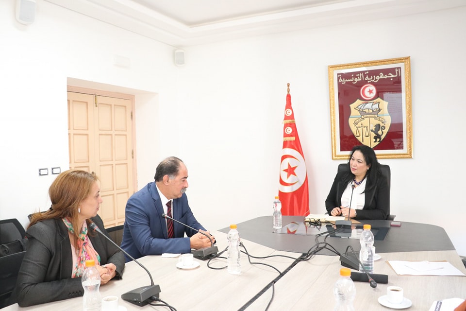 Une séance de travail a réuni ce lundi 16 janvier, la ministre de la femme, le gouverneur de Tunis, et la maire de Tunis autour de la prise en charge des femmes victimes de violence.