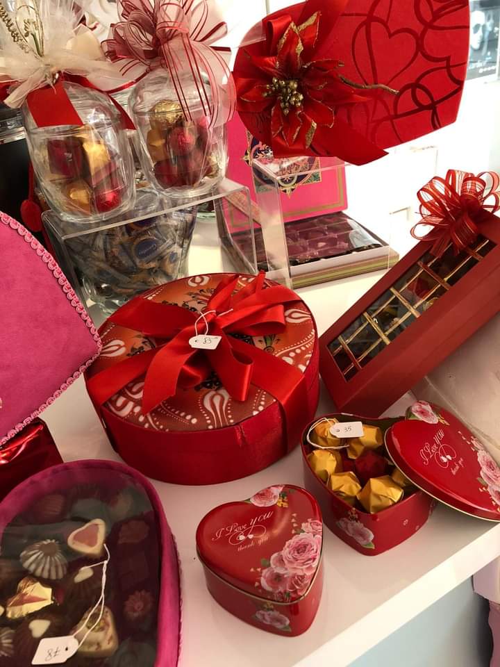 Chocolat et fleurs - cadeau Saint Valentin - Tunisie Cadeaux