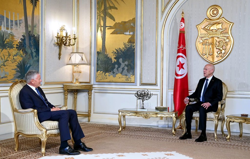 Kaïs Saïed et André Parant discutent des échéances à venir et de la coopération bilatérale.