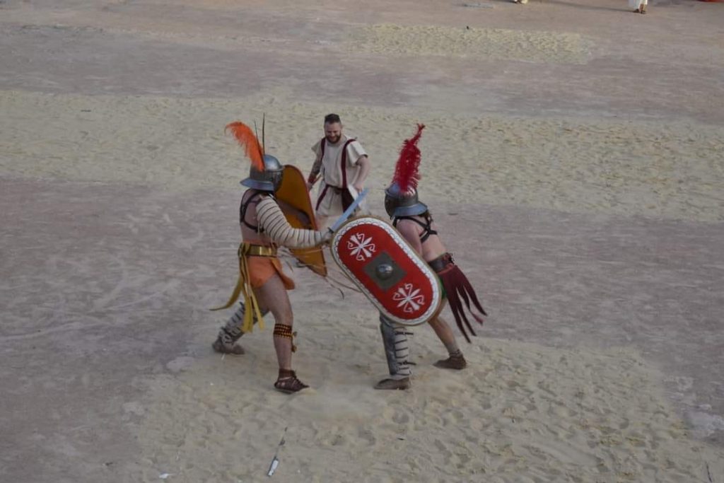 La présentation se déroule au Colisée d'el-Jem