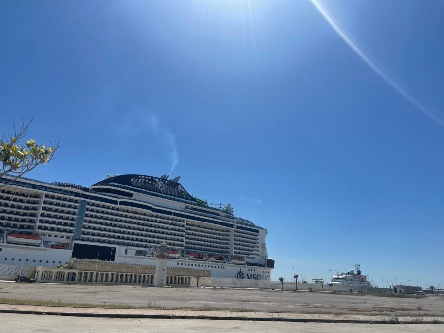 Tunisie : Un bateau de croisières à son bord 5500 touristes accoste à la Goulette, marquant l’ouverture de la saison